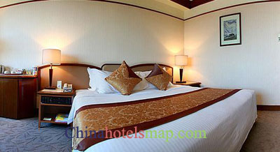 Beijing-Gloria-Plaza-Hotel-guestroom-2b