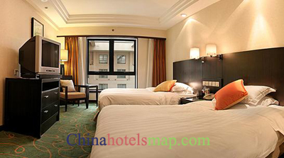 Beijing-Holiday-Inn-Crown-Plaza-guestroom-1b