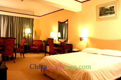 Qingdao-Eastern-Light-International-Hotel-executive-deluxe-room