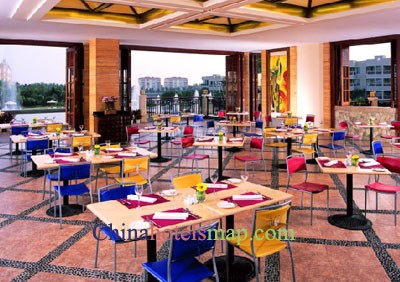 Sanya-Cactus-Resort-atrium-cafe