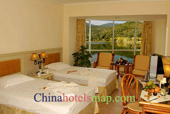 Sanya-Resort-Golden-Palm-lake-view-room