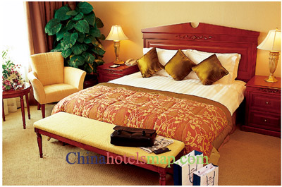 Shanghai-Howard-Johnson-Plaza-Hotel-room-03