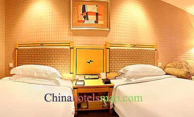 Shanghai-Ramada-Plaza-guestroom-1b