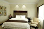 Howard-Johnson-Ginwa-Plaza-Hotel-room3